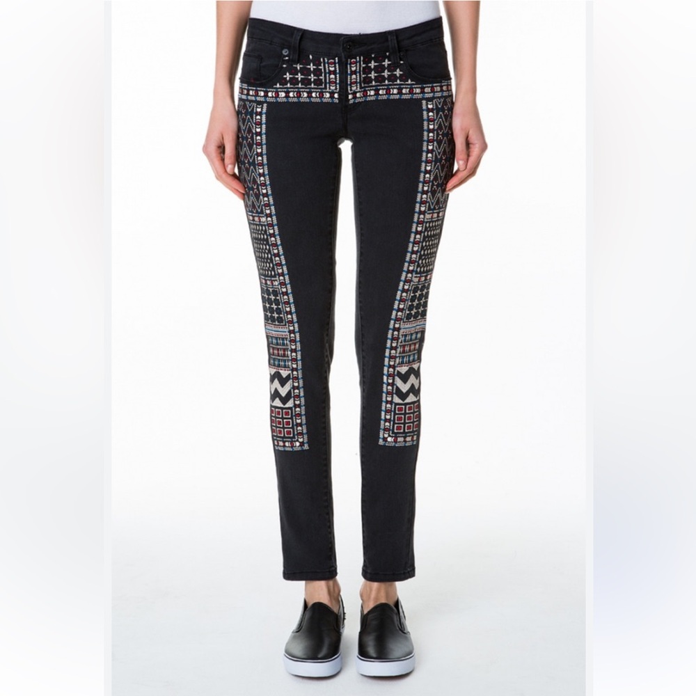 [27] URBAN OUTFITTERS BDG Embroidered Mid Rise Skinny Jeans Y2K